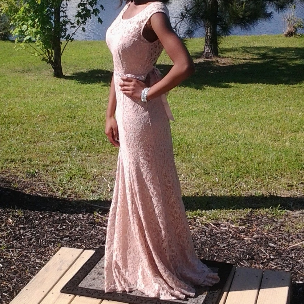 Lace Backless Prom Dress